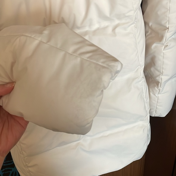 Uniqlo seamless puffer coat - Picture 8 of 8